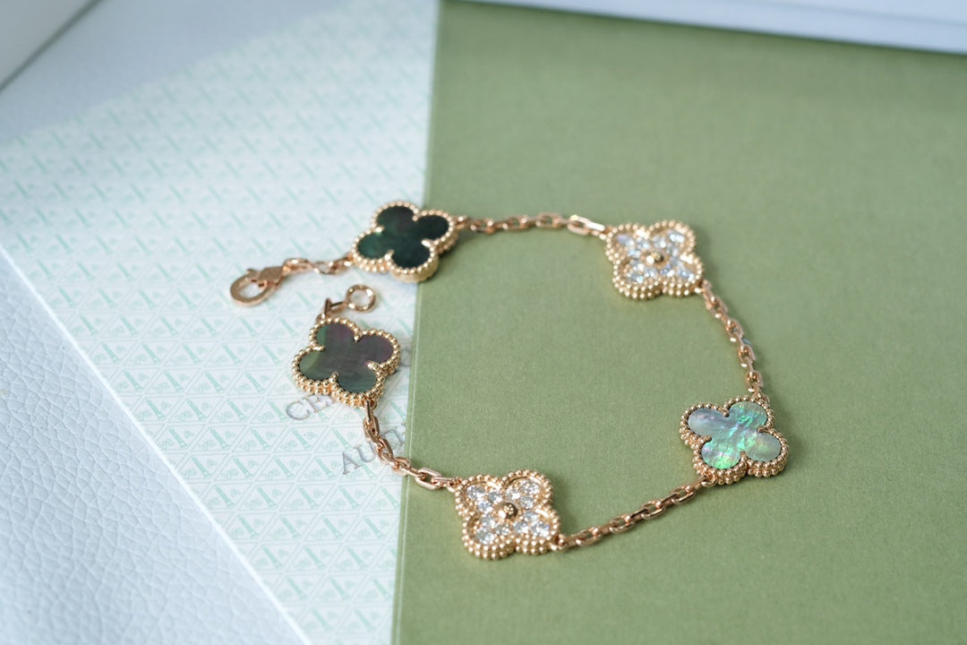 [Lumi Jewellery] CLOVER 5 MOTIF GRAY MOP BRACELET COLLECTION