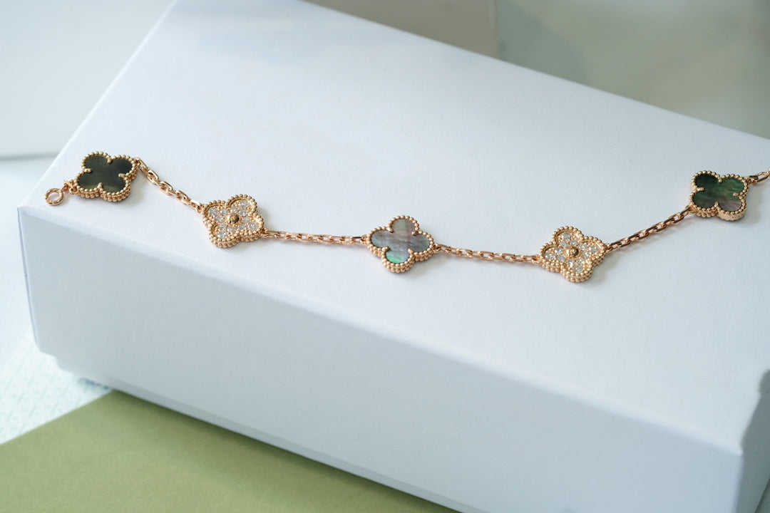 [Lumi Jewellery] CLOVER 5 MOTIF GRAY MOP BRACELET COLLECTION