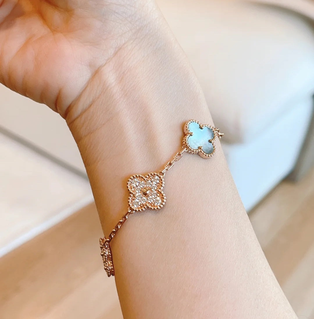 [Lumi Jewellery] CLOVER 5 MOTIF GRAY MOP BRACELET COLLECTION
