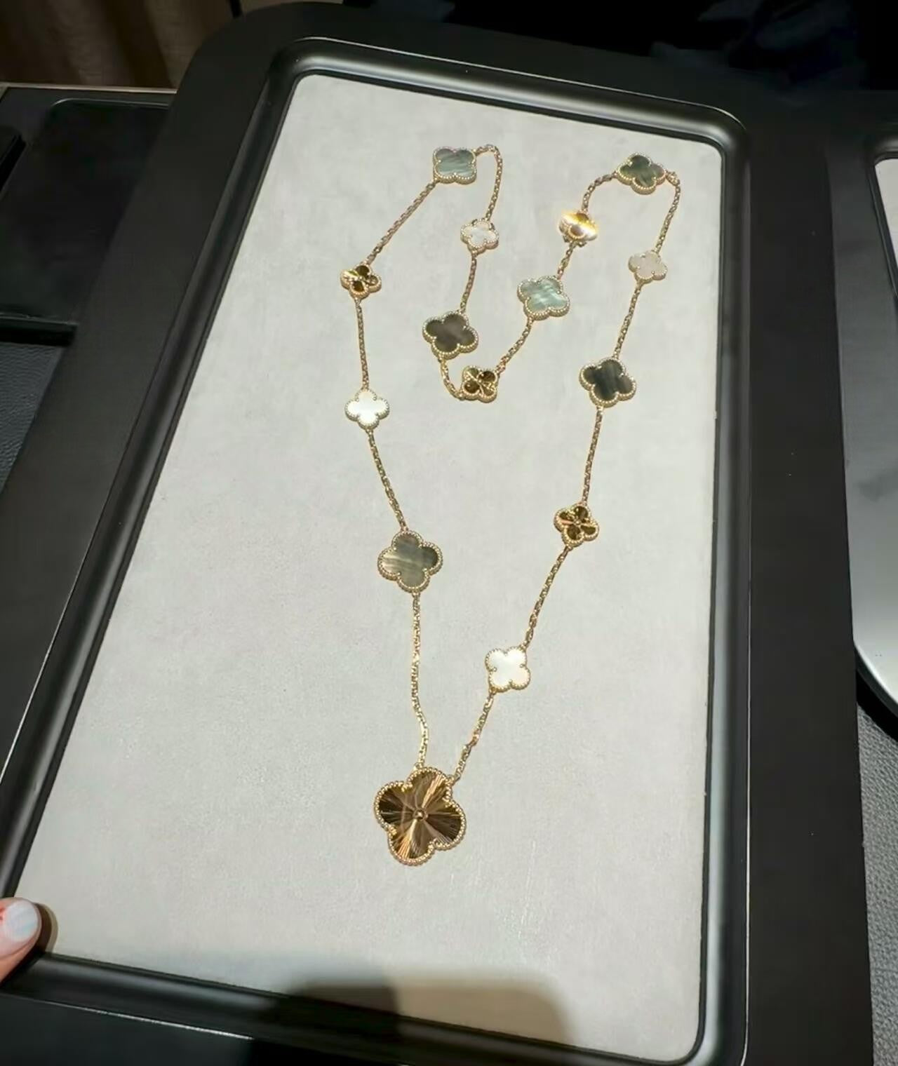 [Lumi Jewellery]DETACHABLE CLOVER 15(11+4) FLOWER ROSE GOLD NECKLACE SET