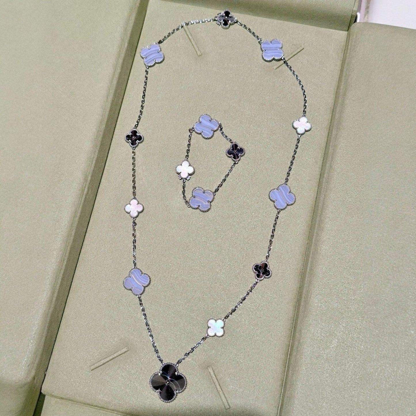 [Lumi Jewellery]DETACHABLE CLOVER 15(11+4) FLOWER SILVER NECKLACE SET