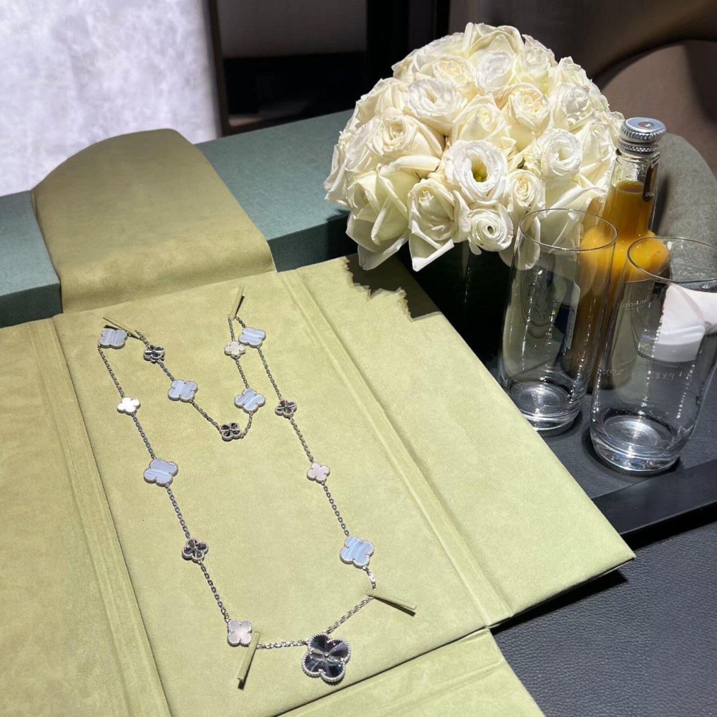 [Lumi Jewellery]DETACHABLE CLOVER 15(11+4) FLOWER SILVER NECKLACE SET