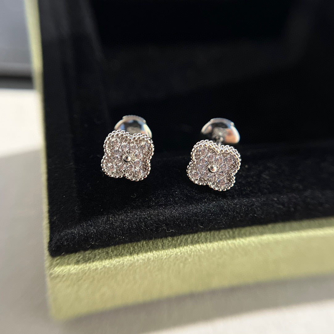 [Lumi Jewellery]CLOVER MINI DIAMOND STUD EARRINGS