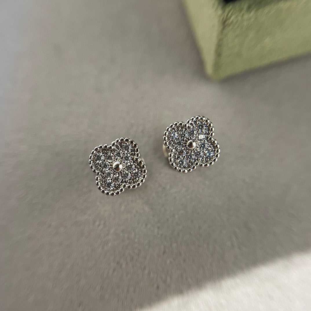 [Lumi Jewellery]CLOVER MINI DIAMOND STUD EARRINGS