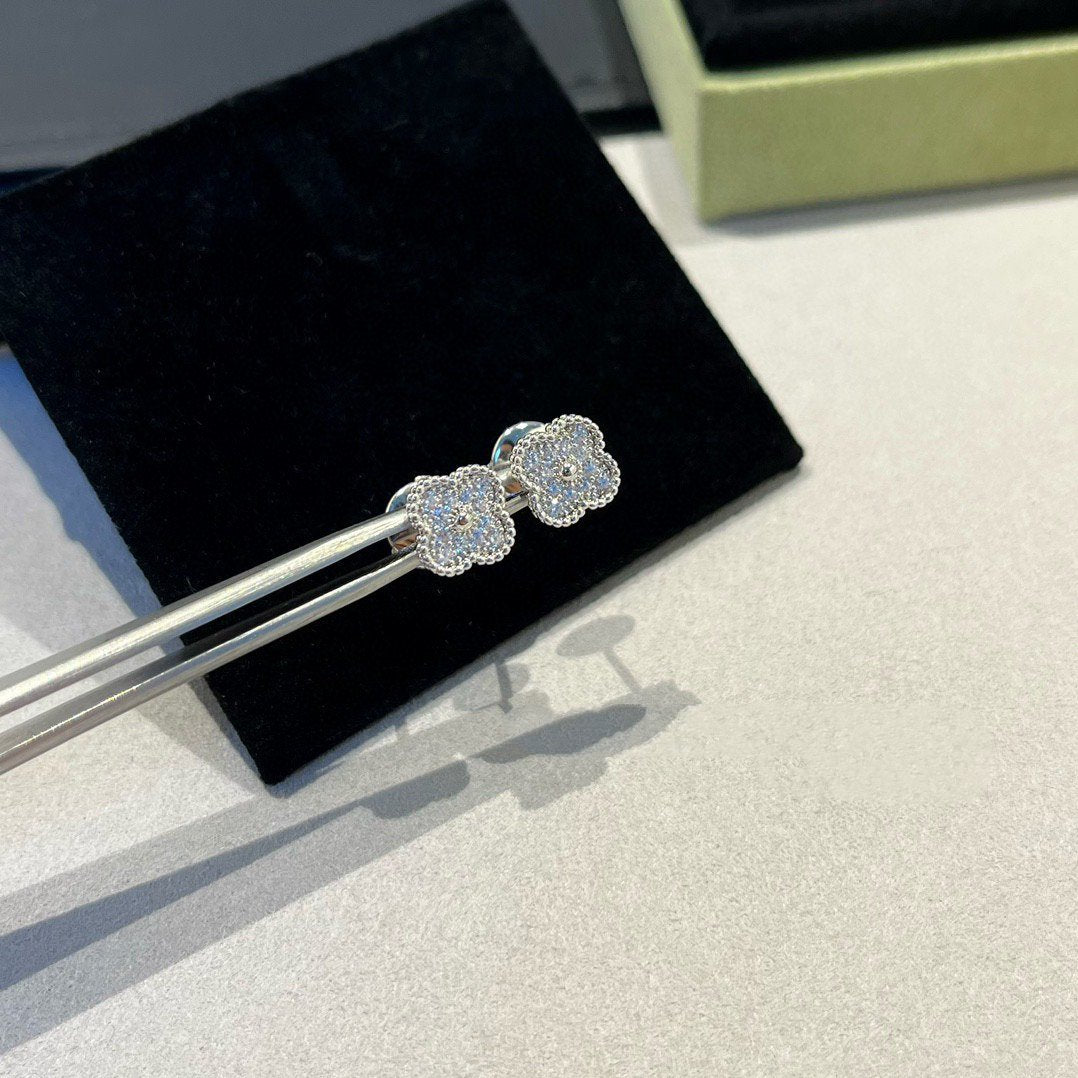 [Lumi Jewellery]CLOVER MINI DIAMOND STUD EARRINGS