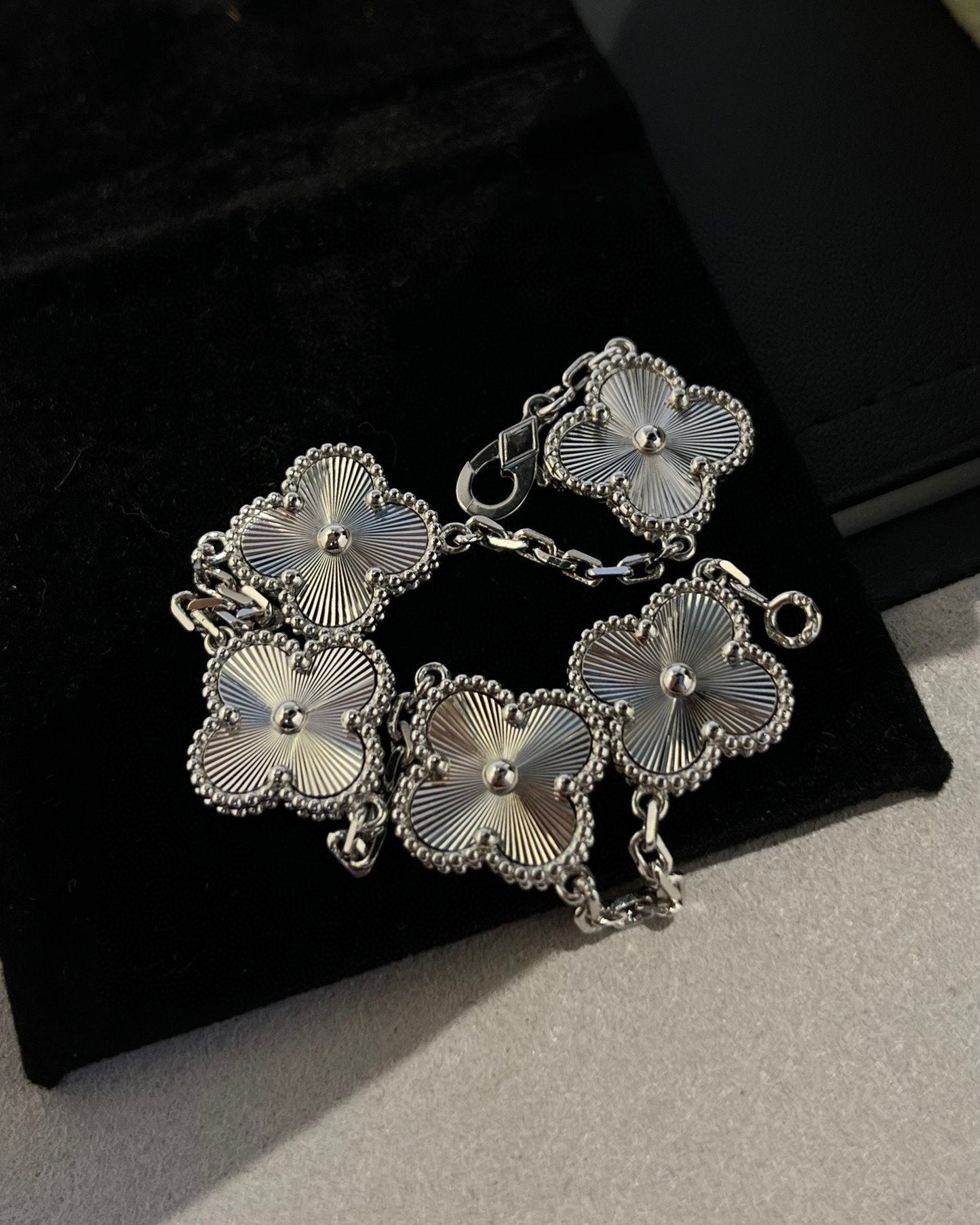 [Lumi Jewellery] CLOVER 5 MOTIF LASER BRACELET COLLECTION