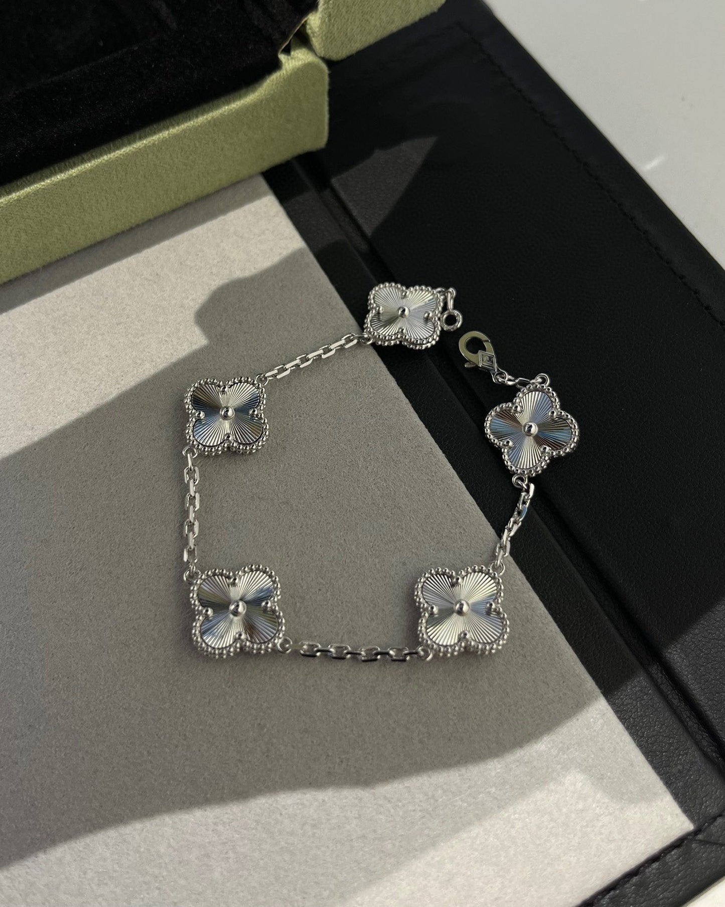 [Lumi Jewellery] CLOVER 5 MOTIF LASER BRACELET COLLECTION